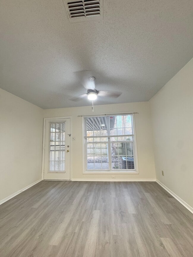 Foto del edificio - 3092 S Wesley Ct