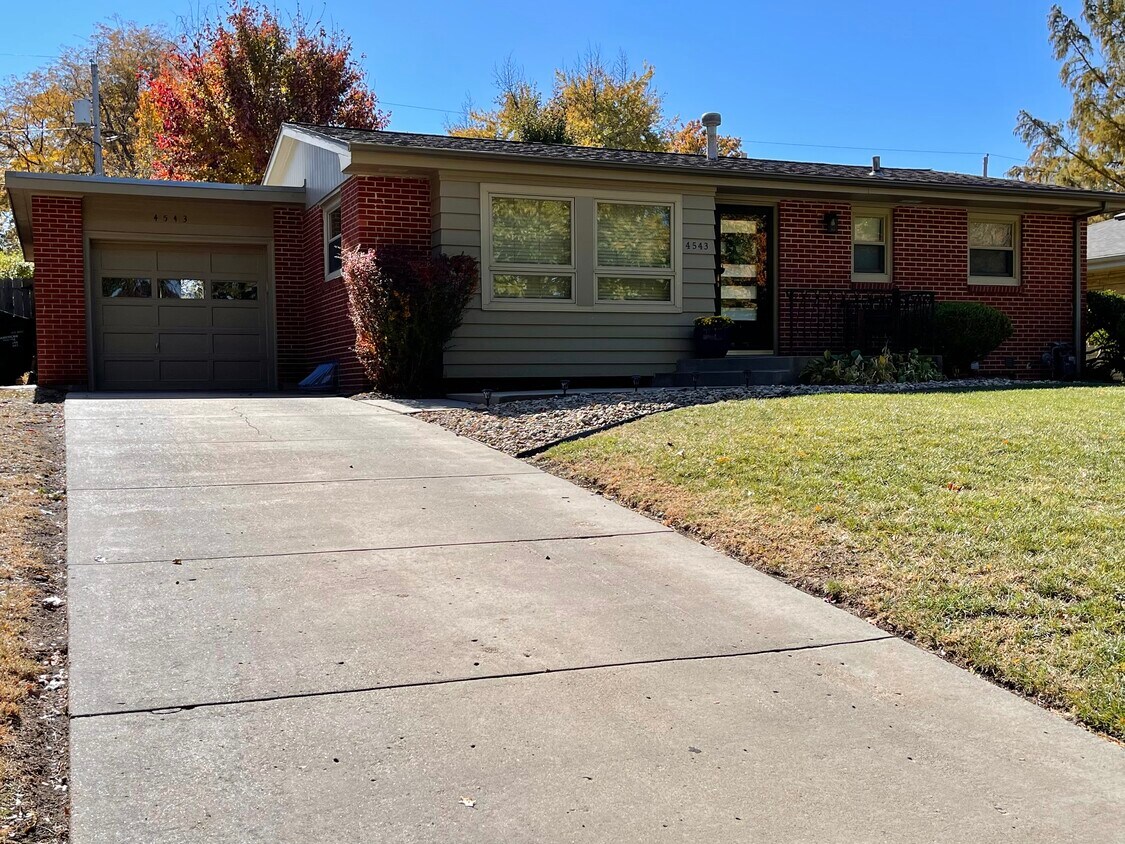 4543 Hill Dr, Lincoln, NE 68510 House Rental in Lincoln, NE