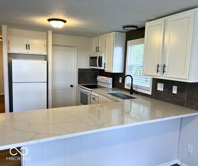 Foto del edificio - 6640 N 225 W