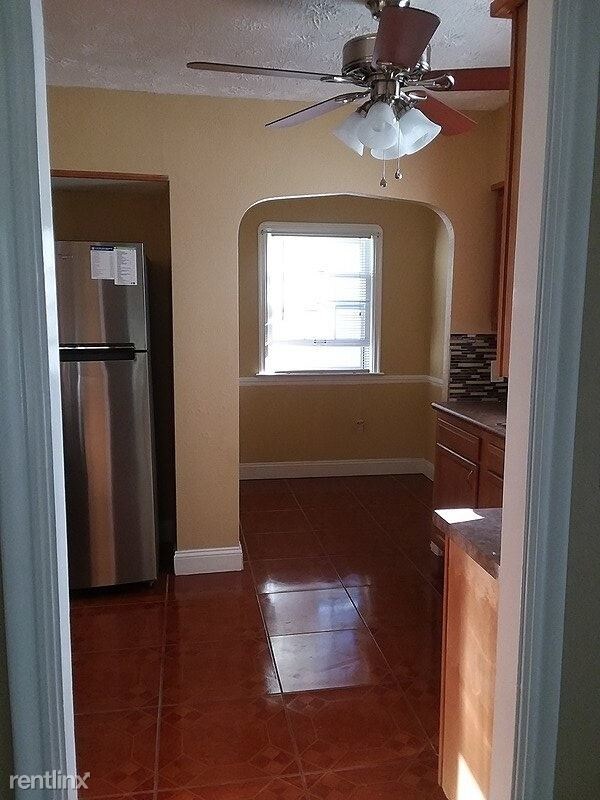 Building Photo - 3 br, 1.5 bath House - 1052 Pennfield Road