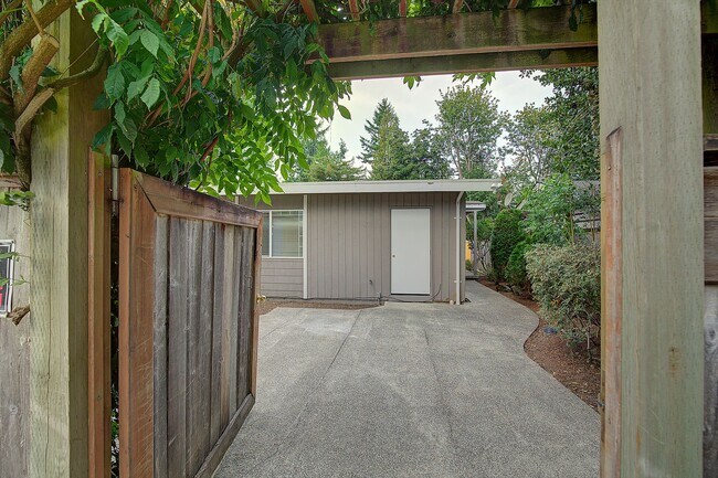 Foto del edificio - 2Bd/1Ba Issaquah Duplex