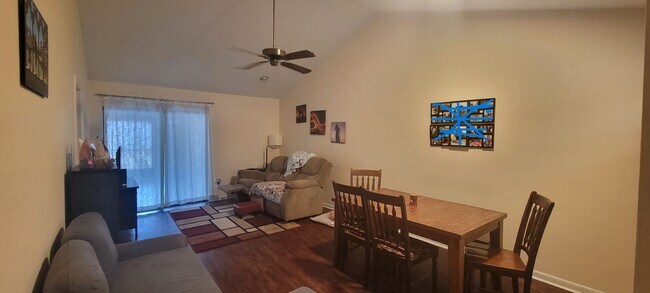 Foto del edificio - 2/2 Condo in the quiet community of Mile Run