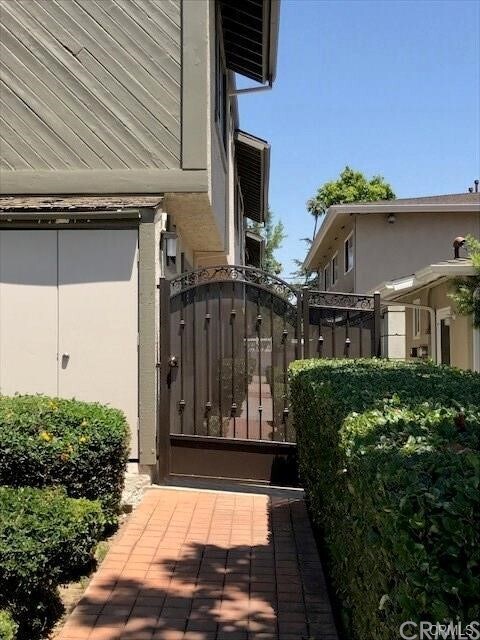 Building Photo - 38 S Meridith Ave