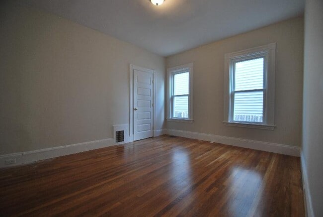Building Photo - 28 Thornley St