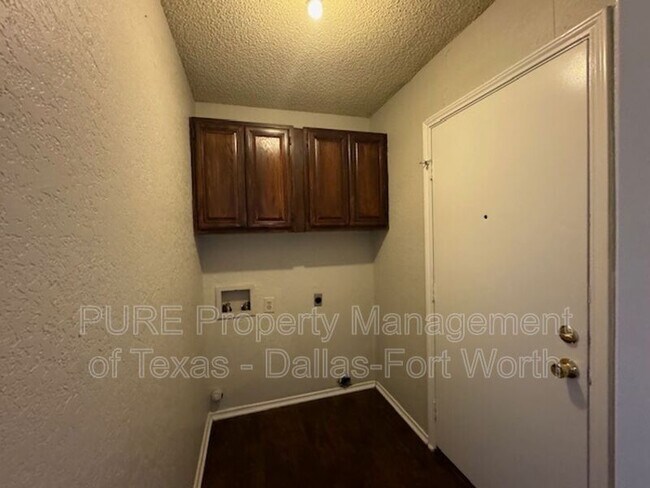 Foto del edificio - 5221 Carpenter Dr