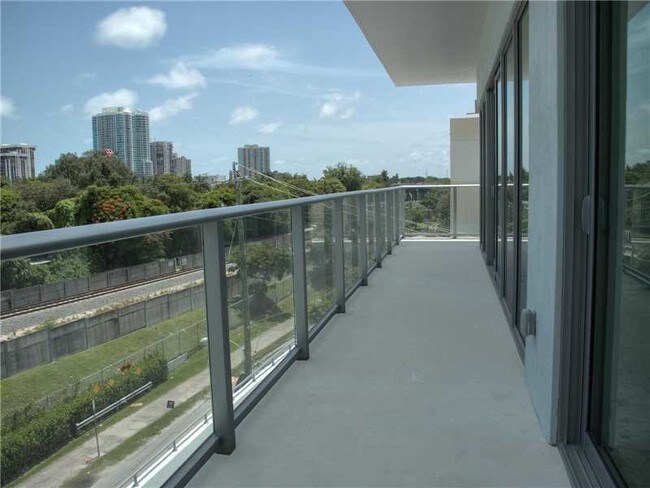 Building Photo - 1600 SW 1st Ave