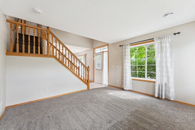 Foto del edificio - 11013 Douglas Ln N