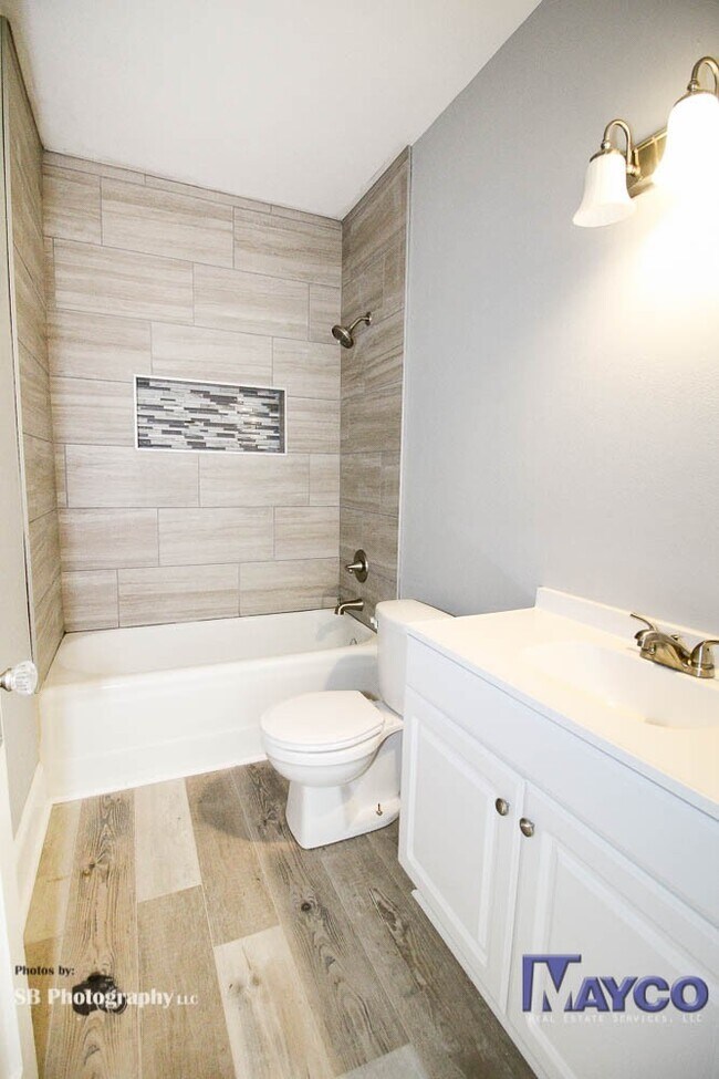 Building Photo - Beautifully remodeled 2 bedroom in Highland!