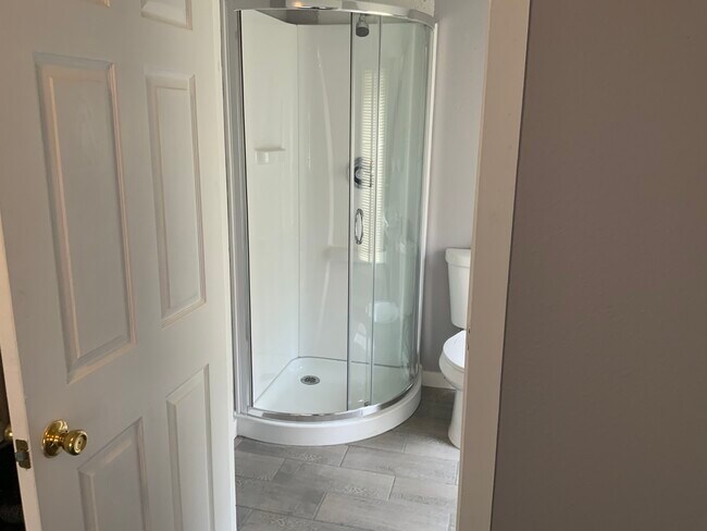 Baño - 582 N Volusia Ave