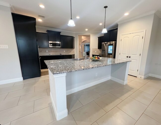 Foto del edificio - AVAILABLE NOW!