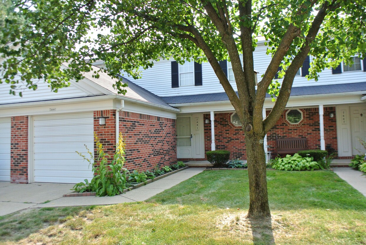 Primary Photo - 7441 N Kingston Ct