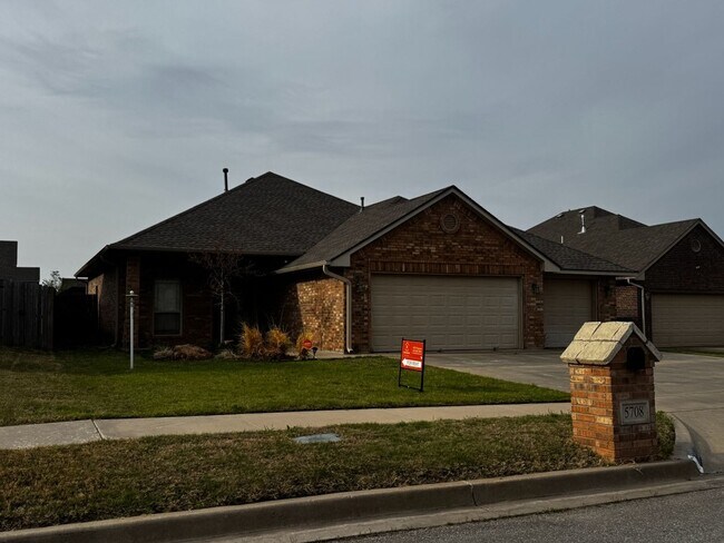 Foto del edificio - 5708 NW Valor Ave