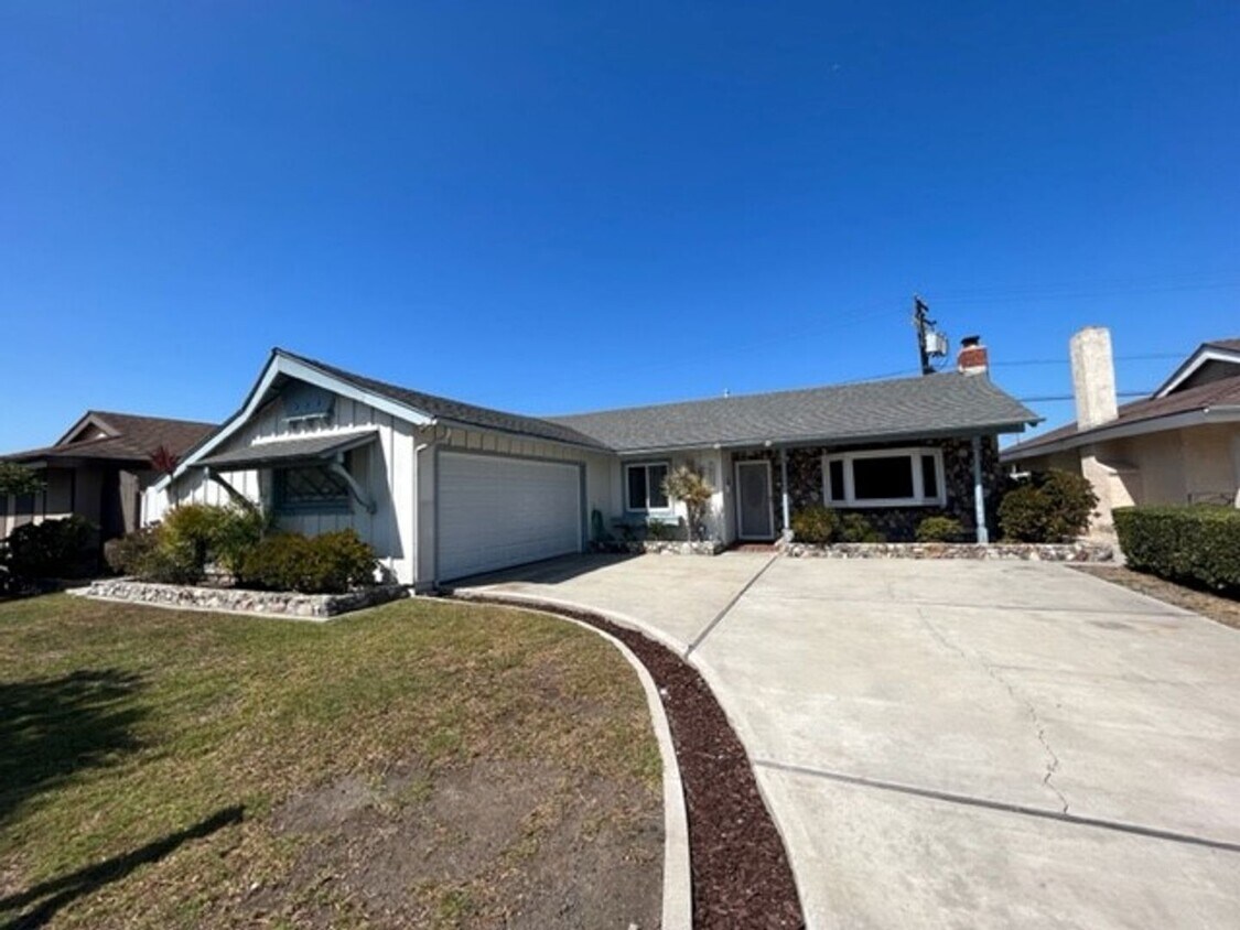 Foto principal - 3 Bedroom 2 Bath Home,