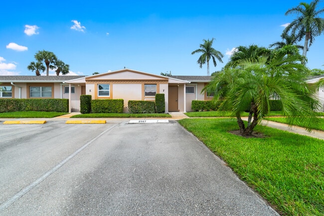 Foto del edificio - 2567 Dudley Dr W