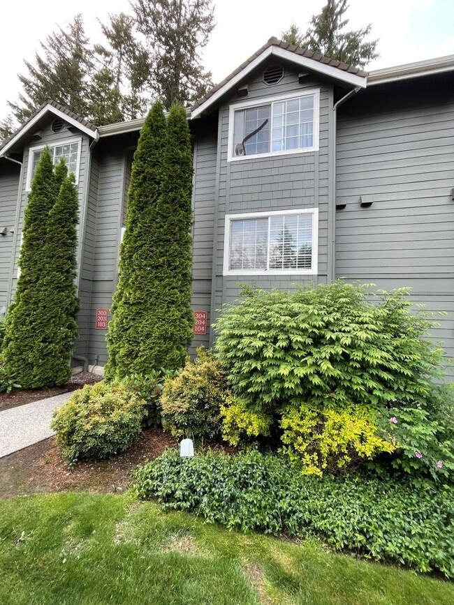 Building Photo - 15433 Country Club Dr
