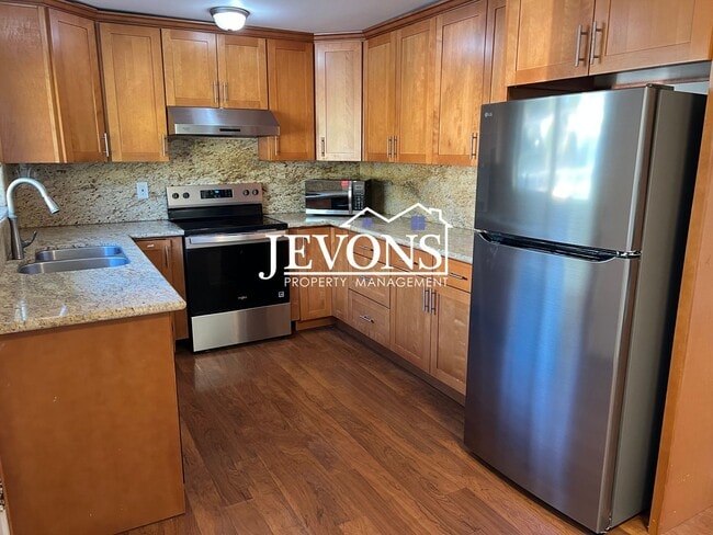 Building Photo - $1,000 Rent Credit if move-in occurs befor...