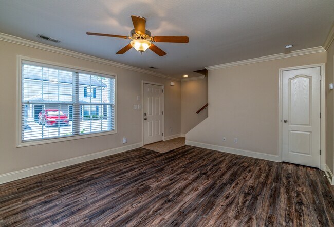 Foto del edificio - 4730 Forest Landing Way
