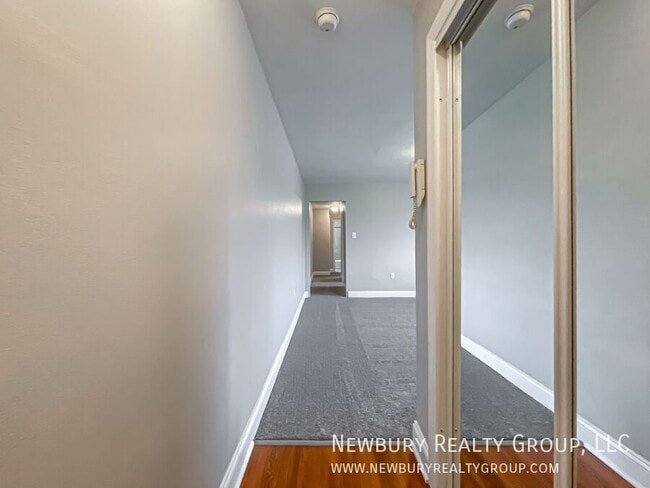 Photo - 104 W Steuben St Apartment