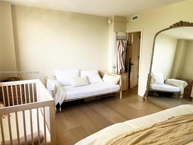 Building Photo - 10185 Collins Ave