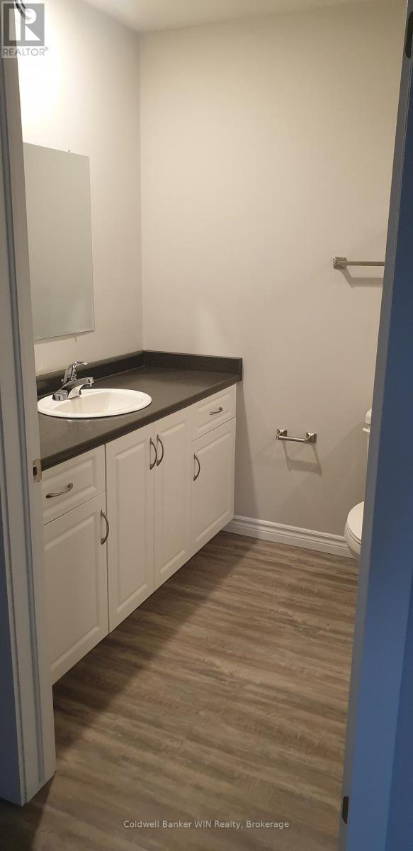 Photo du bâtiment - 540 Wallace Ave S