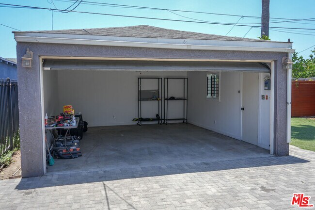 Foto del edificio - 1554 W 46th St