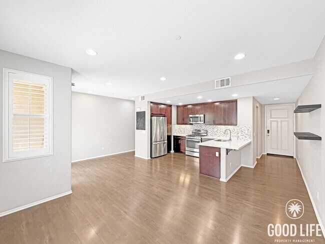 Building Photo - Beautiful 2BD/2.5 BA W/ A/C, Private Balcony, and Detached Garage in Kearny Mesa!