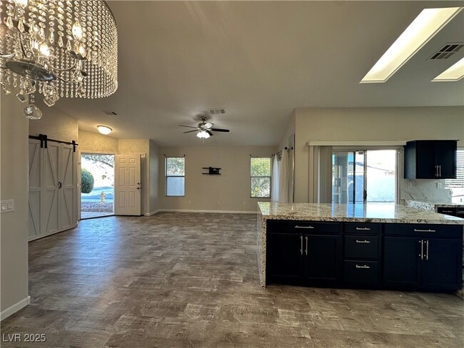 Foto del edificio - 8001 Hesperides Ave