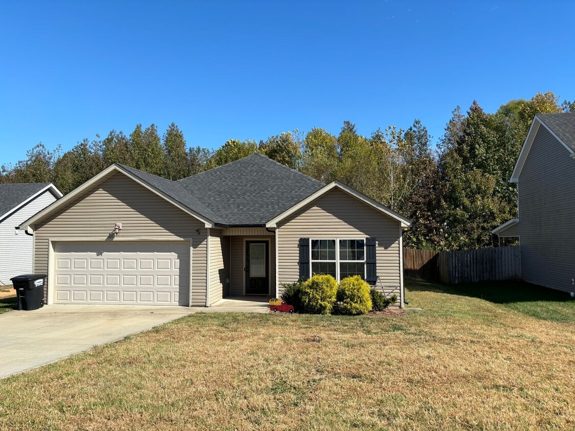 Foto principal - **1360 Freedom Drive SHOWINGS START 12/2/24**