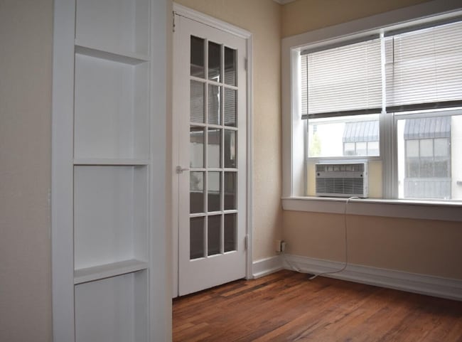 Building Photo - 1611 S Main St