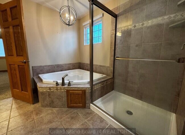 Foto del edificio - 4021 Sandalwood Dr