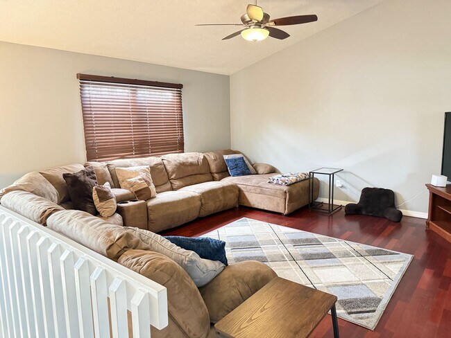 Foto del edificio - Beautiful 4 BR on Bloomington's east side