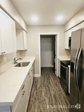 Building Photo - 2826 E Capri Cir
