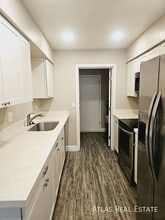 Building Photo - 2826 E Capri Cir
