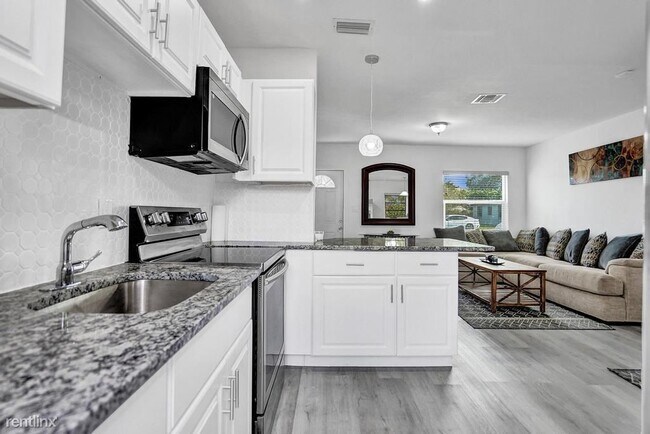 Foto del edificio - 2 br, 1 bath House - 541 NW 107th St 0