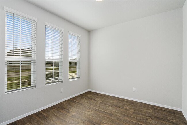 Foto del edificio - 621 Running Creek Dr
