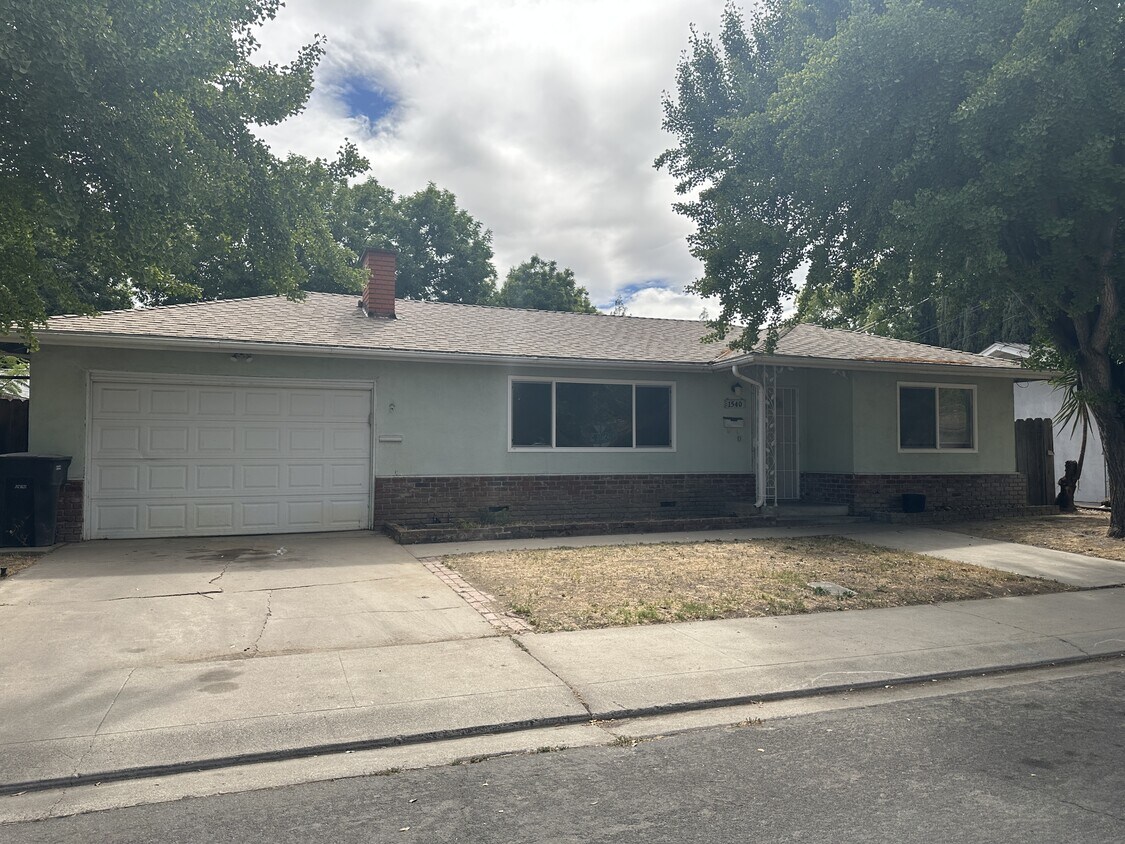 Foto principal - 1540 Goldenwood Dr