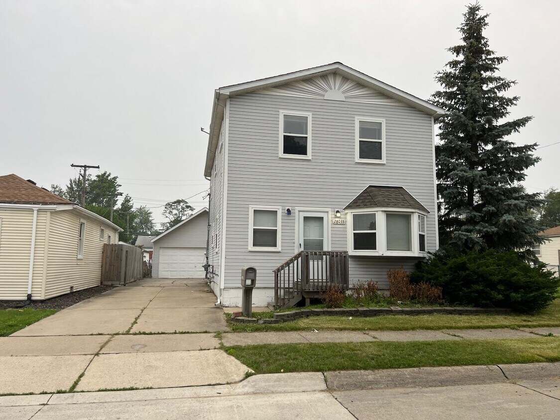 Primary Photo - 28033 Rosemont St