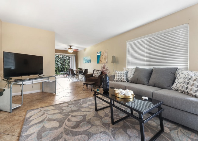 Foto del edificio - 718 N Floral St