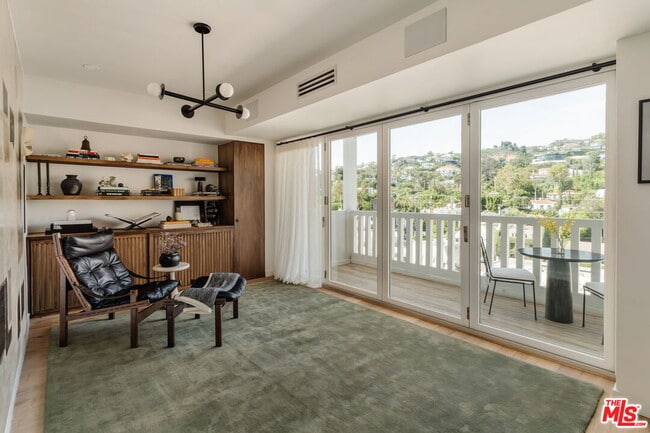 Building Photo - 999 N Doheny Dr