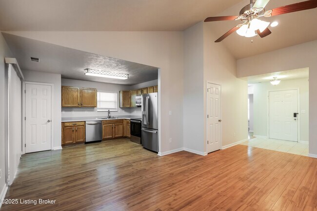 Foto del edificio - 534 Matterhorn Dr