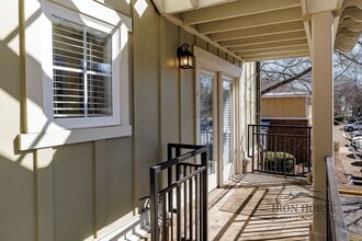 Building Photo - 490 S Barnett Shoals Rd