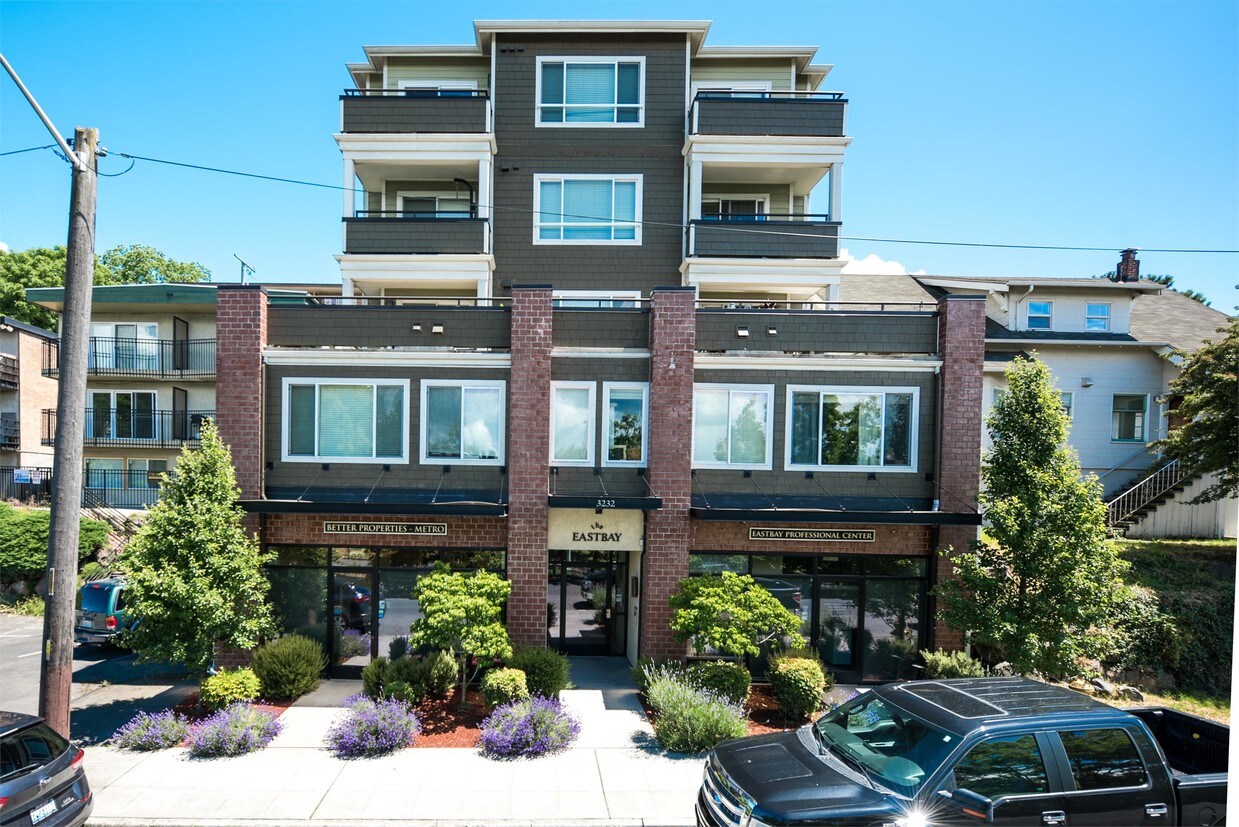 Primary Photo - 3232 15th Ave W