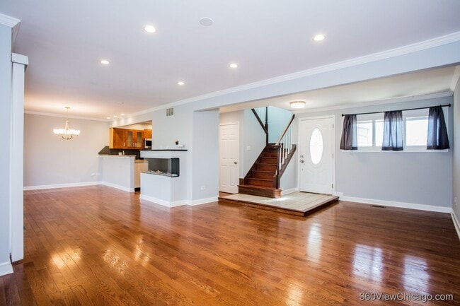 Foto del edificio - 14 Westwood Dr