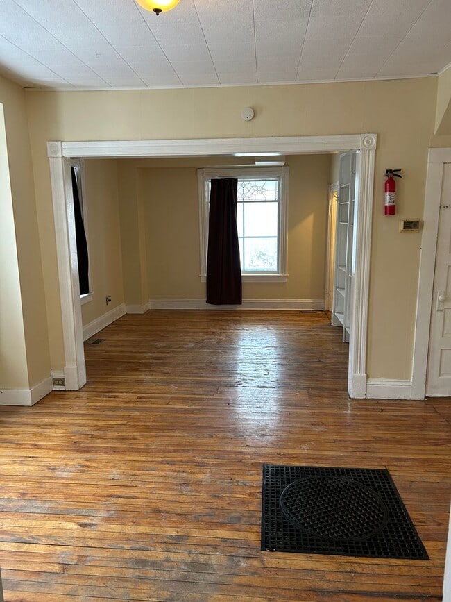 Building Photo - 3 bedrooms 1 bathroom house by Augsburg Un...