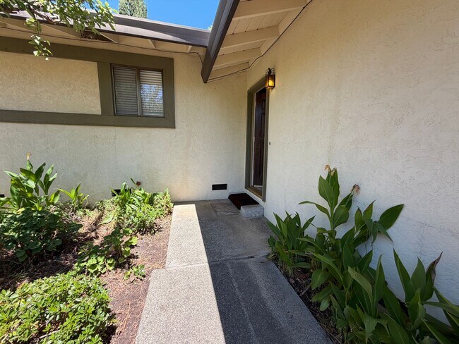 Foto del edificio - 7739 Southcliff Dr