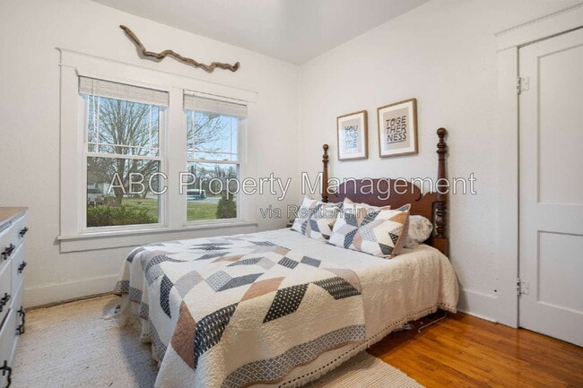 Photo - 401 West Price Avenue House