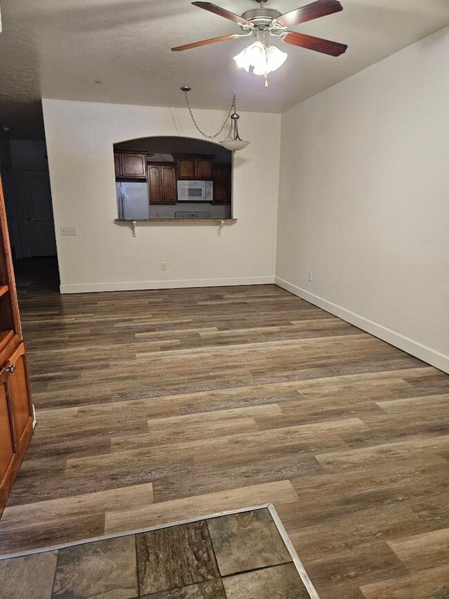 Building Photo - Beautiful 2 Bedroom Condo Avail 9/2