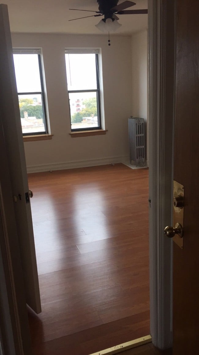 The Seville Apartments Apartments Chicago, IL