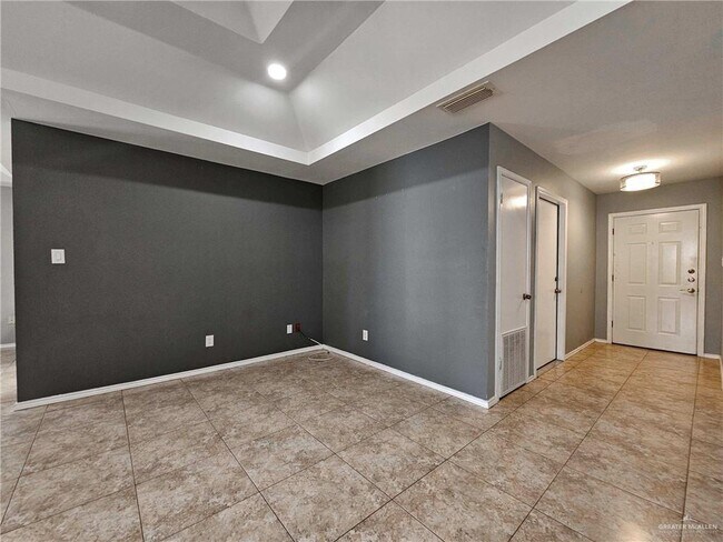 Building Photo - 2208 Robin Ave W