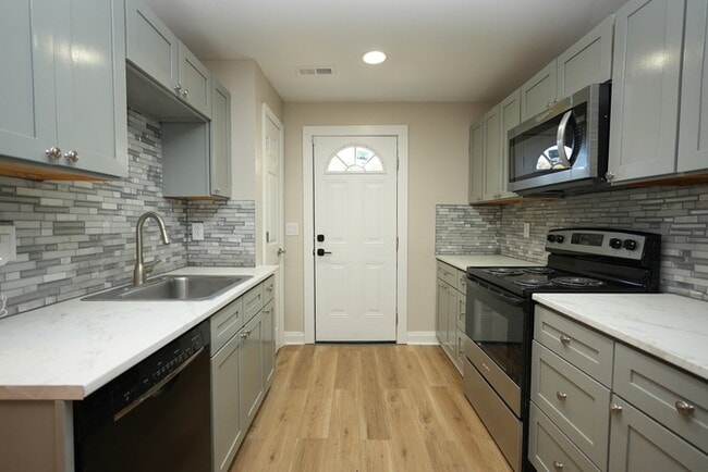 Photo - Newly Renovated Home Minutes from Uptown!
